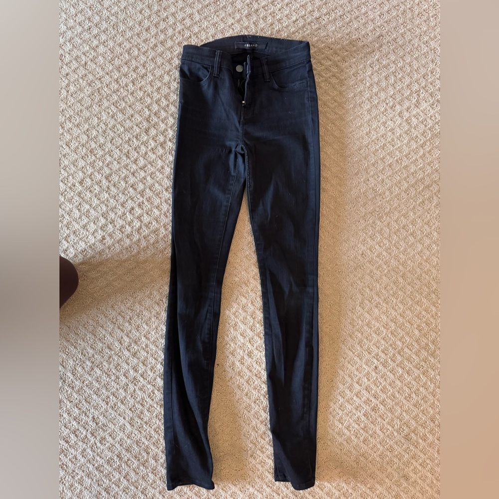 J Brand Super Skinny Jean in Veil (black) size 26